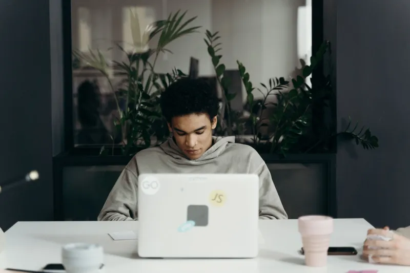 Your Brain Isn't a Browser: Why Juggling Tabs Is Killing Your Code